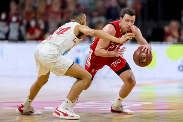 成了鲜明的 成了鲜明的