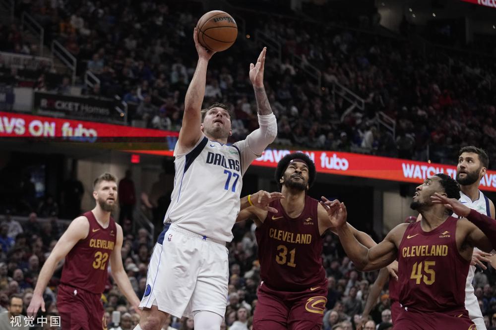 坐镇门前 坐镇门前